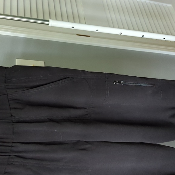 Vince joggers, size 8. Like new. - Picture 4 of 5